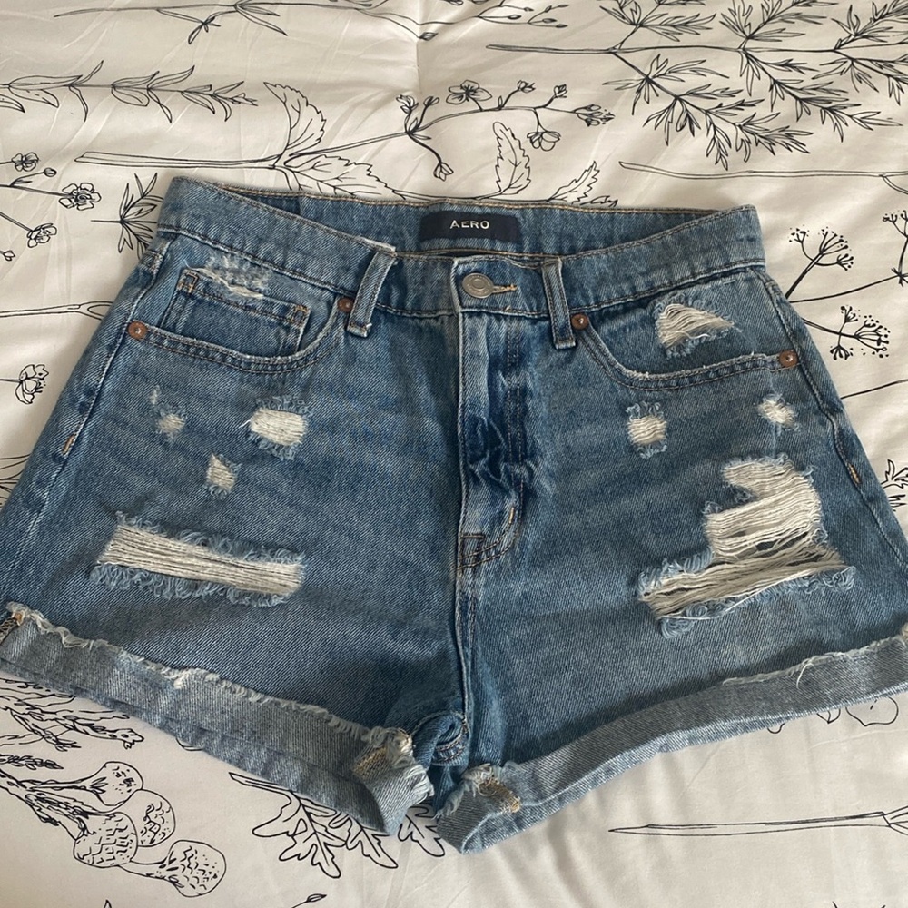 aeropostale medium wash mom shorts